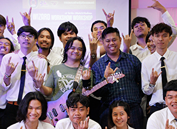 สาขาดนตรี จัด workshow-workshop
จากนักดนตรีร็อคระดับประเทศ เอกชัย
กรายอานนท์ หรือ เอ๋ Wizard