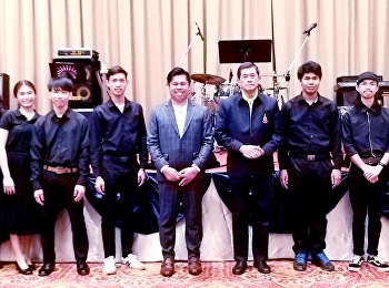 The President of the University Council,
Mr. Korn Dabbaransi brought the music
students to perform music at the
training.