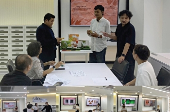 สอบศิลปนิพนธ์ นักศึกษาชั้นปีที่ 4
แขนงวิชาการออกแบบสินค้าไลฟ์สไตล์