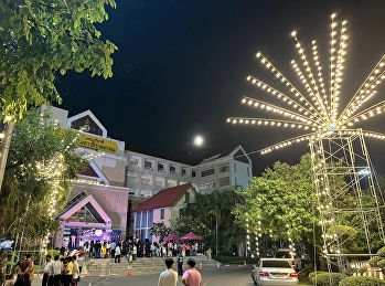 Faculty of Fine and Applied Arts
Participated in continuing Thai
traditions in Loy Krathong Day
activities.