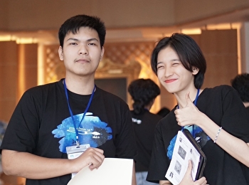 Painting students have joined the artist
contest project. 