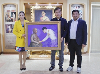 Lecturer of the Painting Department,
Faculty of Fine Arts, painted a portrait
of His Majesty King Rama IX.