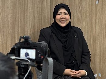 ผศ.ดร.ชนกนาถ มะยูโซ๊ะ รองคณบดีฝ่ายบริหาร
คณะศิลปกรรมศาสตร์
ได้รับเชิญให้เข้าร่วมการถ่ายทำวิดีโอสัมภาษณ์