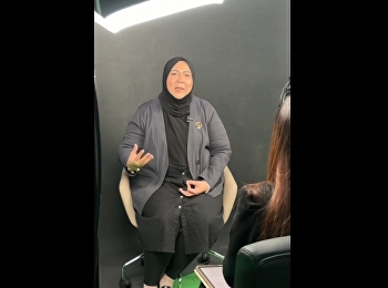 Kaew Chao Chom Online, Associate Dean
for Administration, Faculty of Fine and
Applied Arts