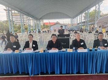 A lecturer from the Music Department,
Faculty of Fine Arts, was invited to be
the head judge for the contemporary
music band competition.