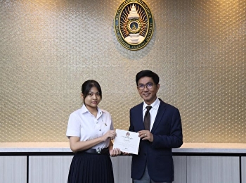 นักศึกษาคณะศิลปกรรมศาสตร์เข้ารับเกียรติบัตรเชิดชูเกียรติ
จากสภามหาวิทยาลัย