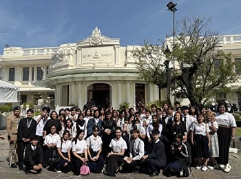 แขนงวิชาการออกแบบแฟชั่น
นำนักศึกษาชั้นปีที่ 1
เรียนรู้นอกห้องเรียน ณ
พิพิธภัณฑ์ผ้าสมเด็จพระนางเจ้าสิริกิติ์