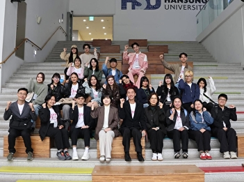 The Faculty of Fine and Applied Arts
sent faculty members and students to
participate in the short-term training
program, 