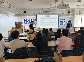 The Faculty of Fine and Applied Arts
sent faculty members and students to
participate in the short-term training
program, 
