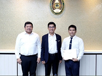 นักศึกษาคณะศิลปกรรมศาสตร์เข้ารับเกียรติบัตรเชิดชูเกียรติ
จากสภามหาวิทยาลัย